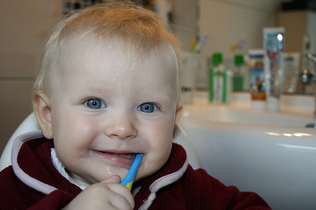 Tips to teach toddler brush teeth